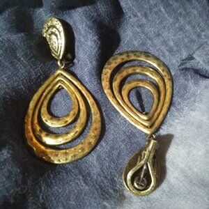 Hammered Metal gold and black color Clip On earrings Like New